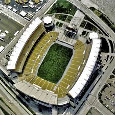 Seats in this stadium on the banks of the allegheny river offer views of the city skyline and riverfront. Football Fan S Guide To Heinz Field