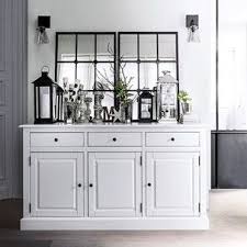 Utilisation De Miroirs Facon Verriere Au Dessus D Un Buffet Buffet Salle A Manger Deco Buffet Mobilier De Salon