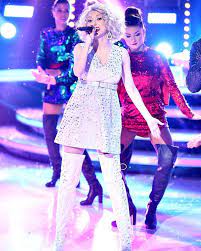 Află mai jos cine sunt cei care vor da viață unor personaje andreea antonescu iubește provocările, iar prezența în juriu a fostei sale colege de trupă, andreea bălan, o liniștește, fiind sigură că aceasta îi. Andreea Balan La Ora 20 Incepe Marea Te Cunosc De Undeva Facebook