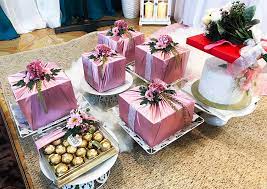 Video ini memaparkan gubahan hantaran kahwin yang menggunakan dulang kayu/pallet bertemakan ungu / purple colour. 35 Idea Gubahan Hantaran Yang Unik Kreatif