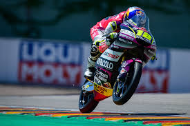 Devatenáctiletý český jezdec dnes vyhrál kvalifikaci nejslabší třídy šampionátu na sachsenringu v. 8n5sm07obrtxum