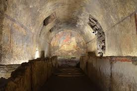 The mithraeum of santa maria capua vetere preserves frescoes depicting several scenes of the initiation rites. Mostra Di Mitra A Santa Maria Capua Vetere Cultura E Magia