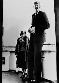 Depuis le 13 juillet 2005, l'homme le plus grand du monde est chinois ! 20 Photos Incroyables De Robert Wadlow L Homme Le Plus Grand Ayant Jamais Existe Buzzly