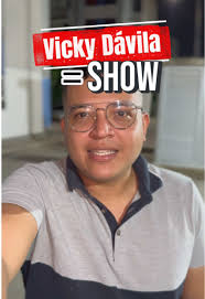 VICKY,VICKY!! Hasta cuando seguirás lamboneando a #donaldtrump #vic...