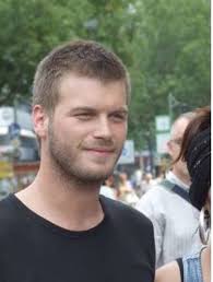Kivanc Tatlitug Actor Turco Panosundaki Pin
