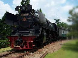 Rel kereta api terdiri atas sepasang batang rel berbahan besi baja yang disusun secara paralel dengan jarak yang konstan (tetap) antara kedua sisinya. D52 Lokomotif Uap Paling Modern Di Indonesia Kaori Nusantara