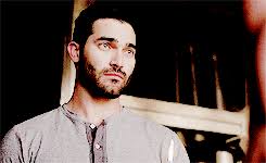Https Encrypted Tbn0 Gstatic Com Images Q Tbn And9gcqk5znqof20jextbtnsyjvnsqspbexreuiooq Usqp Cau Search, discover and share your favorite derek hale gifs. 2