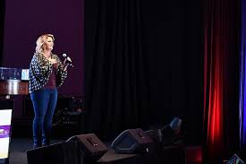 Everyboy knows a turkey an some misletoe help to make see more ideas about trisha yearwood recipes, recipes, food network recipes. Trisha Yearwood Sings Anthem For Predators Playoff Game