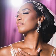 We always keep it soft & cute🤩 Lace wig install thanks  @thejohnathontroyexperience for sharing your tips and tricks for a flawless  install. @slayy.shanti...