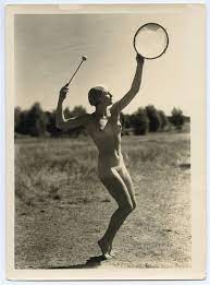 Gerhard Riebicke | Junge Frau nackt mit Tambourin anmutige Bewegung (1932)  | MutualArt