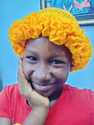 Crocheting ruffle shorts for baby girl