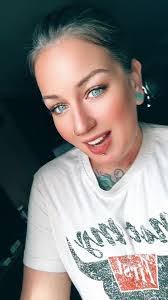 Lori Luck's Instagram, Twitter & Facebook