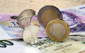 Eura je druhou nejpoužívanější měnou v mezinárodních transakcích a jednou z nejdůležitějších rezervních měn kurz. Cesi Su Najvacsi Odporcovia Eura V Europe