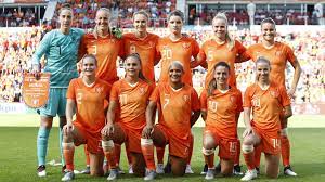 Het nederlands elftal speelt deze maandag om 20.45 in de nations league tegen italië. Dit Zijn De Vrouwen Die De Zomer Oranje Moeten Kleuren Nos