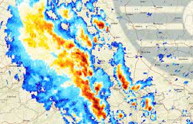 Poniższy radar opadów i radar burz oraz radar pogodowy, umożliwia na żywo śledzenie przemieszczania frontu nad polską z wykrywanymi przez detektory wyładowaniami atmosferycznymi.radar pogodowy to inaczej pogoda na żywo.poniżej sprawdzisz, gdzie jest burza oraz gdzie pada deszcz, grad i śnieg.opady charakteryzują naniesione barwy, im intensywniejsze, tym natężenie opadów jest. Radar Meteorologiczny Jako Zrodlo Danych O Pogodzie Love Natura Kochamy To Co Naturalne