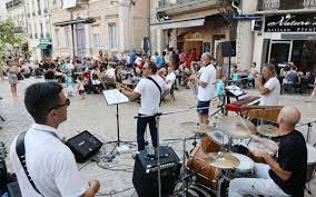 Ce vide grenier est dans le cadre de la 4ème édition du salon du disque de mont de marsan sur l'esplanade des arènes. Fete De La Musique A Mont De Marsan Des Notes Aux Quatre Coins De La Ville