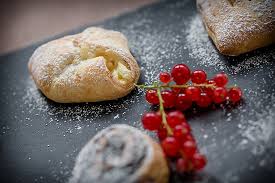 Una volta trascorso questo tempo tirate la pasta con il matterello e procedete alla preparazione della vostra ricetta. 5 Ricette Dolci Con La Pasta Brisee Deabyday