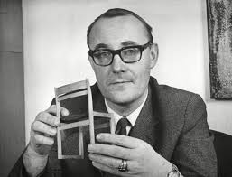 Ingvar Kamprad Founder Of Ikea Dies At 91 Ikea Retail Furniture Large Furniture