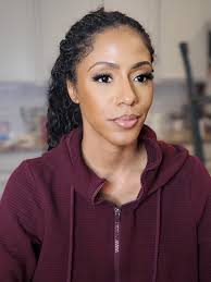 Is there a makeup artist in Bolingbrook, IL?