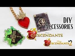Descendants 2 Diy Accessories Evie S Necklace Mal S Spellbook And More Youtube Diy Crafts For Gifts Crafts Diy Accessories