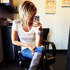 Long hair has a reputation for making women look younger, as it's associated with youthfulness, fertility, and health. Short Hairstyles For Women In Their 30s