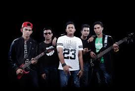 Nama lagu atau nama artist yang salah. Lirik Lagu Aisyah Projector Band Mieza S