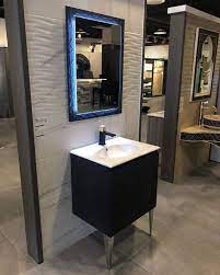 La Collezione America In Esposizione In Un Bellissimo Showroom Di Kuwait City The America Collection Displayed In A Fabulous Showroom I Design Showroom Moderno