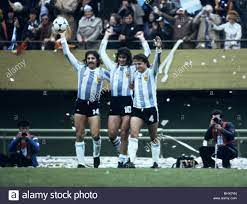 Kempes also had the ideal partner up front in leopoldo luque, river plate's muscular centre forward. Welt Cup Finale Holland V Argentinien Leopoldo Luque Mario Kempes Und Daniel Bertoni Feiern Am Ende Des Spiels Juni 1978 Stockfotografie Alamy