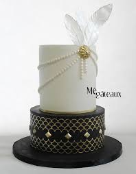 A stunning great gatsby inspired wedding cake with black and gold geometric patterns, white sugar feathers and sugar tassles this four tier. Gatsby Wedding Cake By Me Gateaux Cakesdecor