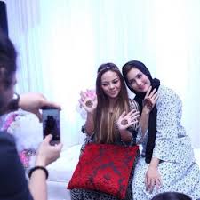 So enjoy ♾ s o c i. Malam Berinai Shuib Dan Siti Sarah Meriah Bertemakan Baju Tidur