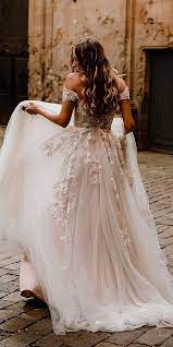 18 Fall Wedding Dresses With Charm Fall Wedding Dresses Free Wedding Dress Wedding Dresses