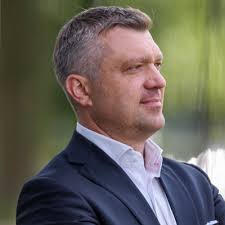 Robert Ciach's Instagram, Twitter & Facebook