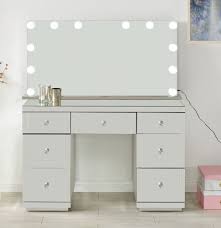 Hepburn mirror produces light up dressing table mirrors for both home and professional use to the stars, lifetime guarantee & fast free delivery. Hollywood Mirrored Dressing Table And Lighting Mirror Cfs Furniture Uk