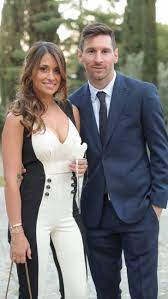 5' 2 height in centimeters: Antonella Roccuzzo Age Instagram Height Lionel Messi Celeb Tattler