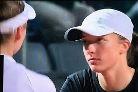 Taisiia Onofriichuk didn't hit her ball routine. A bad throw trajectory led  to an unsaveable situation, resulting in a drop, and the score is "only"  27.550. For the moment, she's in the