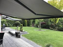 Zwei Kassettenmarkisen Im Gemeinsamen Garten Vom Sonnenschutz Fachbetrieb Aus Gutersloh Und Owl Punktlich Zuverlassig Individuel Markise Garten Bilder
