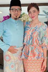 Mesej berkenaan diterima setelah siti elizad mengumumkan bahawa kandungannya telah tiada awal minggu ini. Siti Elizad Dan Suami Rozita Che Wan Zain Saidin Facebook