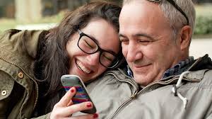 Onko teillä perhe-Whatsapp? Voit varmasti samaistua näihin keskusteluihin