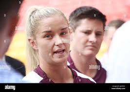 Die Maroons-Spieler Meg ward und Heather Ballinger sprechen bei einer  Ankündigung der QLD Maroons Women's Rugby League am Dienstag, den 26. März  2019, im Suncorp Stadium in Brisbane mit den Medien. (AAP-Bild/Jono
