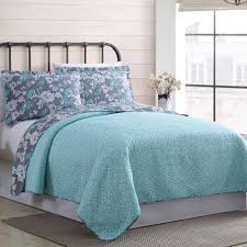 The print on the reverse offers a change of pace with a small geometric design. 100 Cotton 3 Piece Printed Reversible Quilt Set Agnes Full Queen Walmart Com Walmart Com