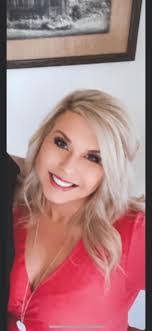 Carrie Wickham's Instagram, Twitter & Facebook