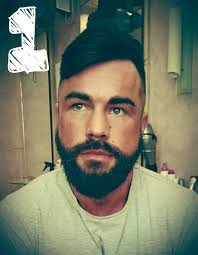 Friseur Action done xD Und ja, Haare und Augenbrauen sind gefärbt Diggi 😂  #werkannderkann #MetroMarco #AuchBoyschhabendasRechtauteinBeautyStyling Ein  Haarschnitt, vier Frisuren. Welcher soll der Fibo Look werden?