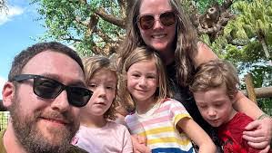 Amber Logsdon's Instagram, Twitter & Facebook