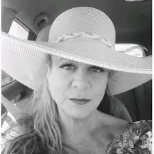 Belinda Sumner's Instagram, Twitter & Facebook