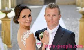 A napokban megjelent képek tanúsága szerint räikkönen remekül érezte magát az ismeretlen szépség társaságában, együtt szálltak fel egy luxusjachtra, ahol. Kimi Raikkonen Fotok Eletrajz Erdekessegek