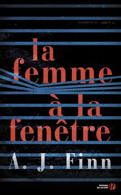 Une psychologue agoraphobe vivant cloîtrée chez elle devient obnubilée par ses nouveaux voisins d'en face, et par le crime épouvantable auquel elle assiste de sa fenêtre. A J Finn La Femme A La Fenetre Romans Policiers Livres Renaud Bray Com Livres Cadeaux Jeux