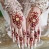 Henna biasa digunakan ketika acara besar semisal pernikahan atau menyambut hari raya idul fitri. 1