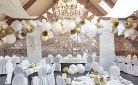 Vous avez déniché l'endroit idéal pour votre réception ? Decoration Mariage Champetre Deco Plafond Mariage Decoration Mariage Champetre Decoration Salle Mariage