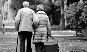 الخليل ابن أحمد الفراهيدي معجم العين للخليل بن أحمد الفراهيدي هو أول معجم عربي يؤلف في اللغة العربية، وإن أية مجاميع لغوية موحدة الموضوع سبقت الخليل ليست بمعاجم لأن معجم العين قد بني على خطة ثابتة. ØªÙØ³ÙŠØ± Ø­Ù„Ù… Ø§Ù„Ù…ÙŠØª ÙŠÙ…Ø´ÙŠ Ù…Ø¹ Ø§Ù„Ø­ÙŠ ÙÙŠ Ø§Ù„Ù…Ù†Ø§Ù… Ù…ÙˆÙ‚Ø¹ Ø§Ù„Ù†ÙØ§Ø¹ÙŠ