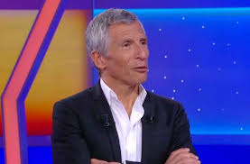Everyone wants to take his/her place) is a french television game show, broadcast since 3 july 2006, produced by air productions and effervescence. Tlmvpsp Nagui Est Il Si Degoutant Dans Sa Vie Privee
